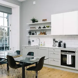 Joivy Bold And Spacious 1bed Home, Near Haymarket Train Station , Edinburgh United Kingdom