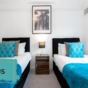 3 Bedroom House - 8 Guests - Parking - Garden - Rated Superb - Netflix - Wifi - Great Location , Birmingham United Kingdom