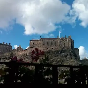 Joivy Stylish Castle View , Edinburgh United Kingdom