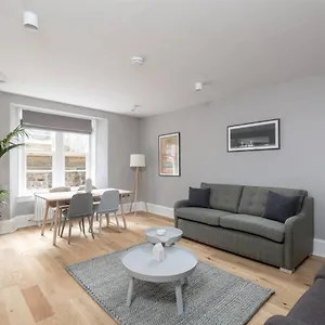 Joivy Luxurious 2br Near Haymarket Station , Edinburgh United Kingdom